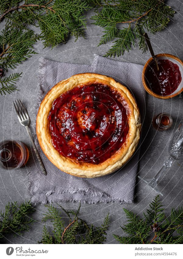 Appetitlicher hausgemachter Käsekuchen auf dem Tisch süß lecker geschmackvoll selbstgemacht Dessert Marmelade Lebensmittel Glas Kuchen Ernährung Feinschmecker