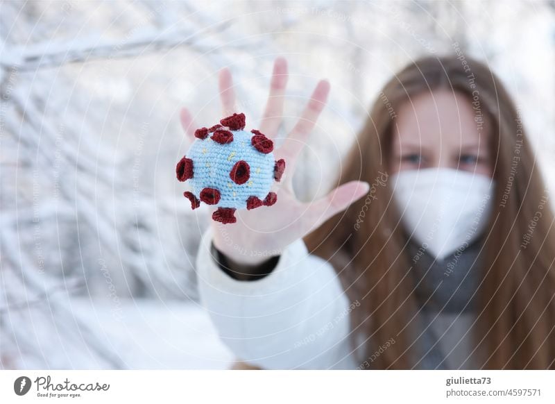 Frau mit Maske und ausgestreckter Hand stoppt den Coronavirus! Echte Handarbeit, gehäkelt... ;) corona thoughts coronavirus Virus Corona-Virus Pandemie COVID