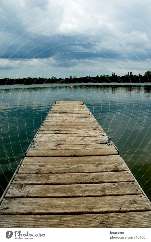 the bridge is over Steg Teich See Meer Holz Holzmehl Himmel Wolken Wasser water sky clouds Linse