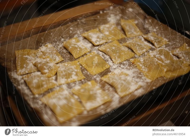 ravioli selbstgemacht Nudeln Küche kochen hobby Freizeit & Hobby Ernährung kochen & garen Lebensmittel Mittagessen lecker Teigwaren Farbfoto Gesunde Ernährung