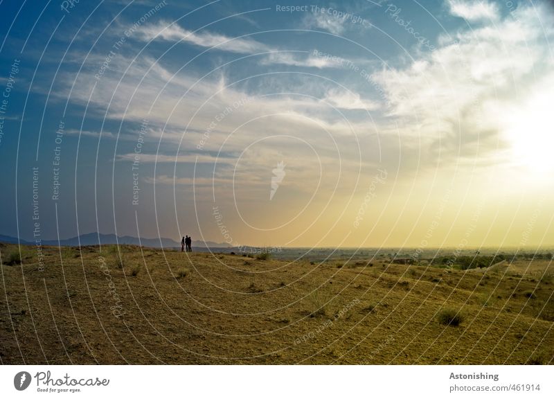 Weite (mit 3 Menschen) Körper Menschengruppe Umwelt Natur Landschaft Sand Luft Himmel Wolken Horizont Sonne Sonnenlicht Frühling Wetter Schönes Wetter Wärme