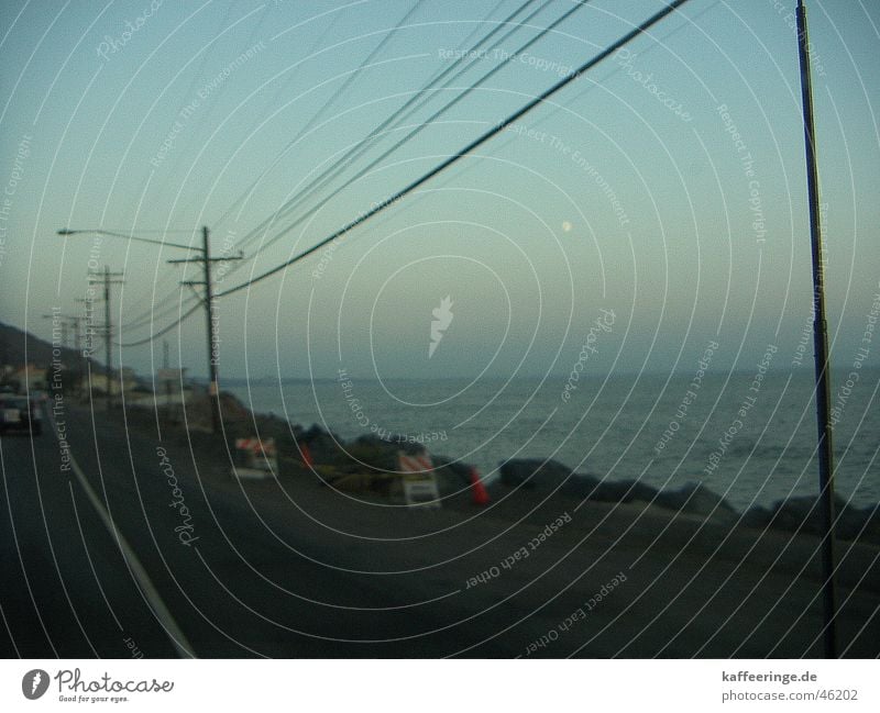 Highway No1 Meer Kalifornien kalt frisch Stimmung Strand Sonnenuntergang Telefonmast ruhig Pazifik Los Angeles abendlich Straße Linie Wasser Himmel blau