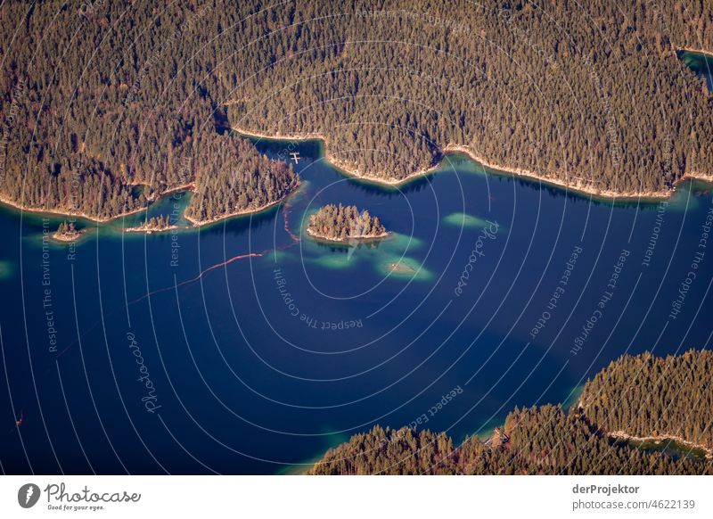 Eibsee in Bayern von der Zugspitze aus gesehen I Zufriedenheit seelandschaft blau Abenteuer Naturschutz Tourismus Ferien & Urlaub & Reisen Panorama (Aussicht)