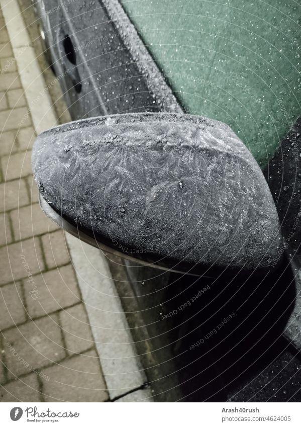 Autospiegelverkleidung vereist Spiegel Aussenaufnahme Aussenspiegel Eis Vereist Kalt Winter gefroren Frost Eiskristall Kristallstrukturen weiß Pkw Nahaufnahme