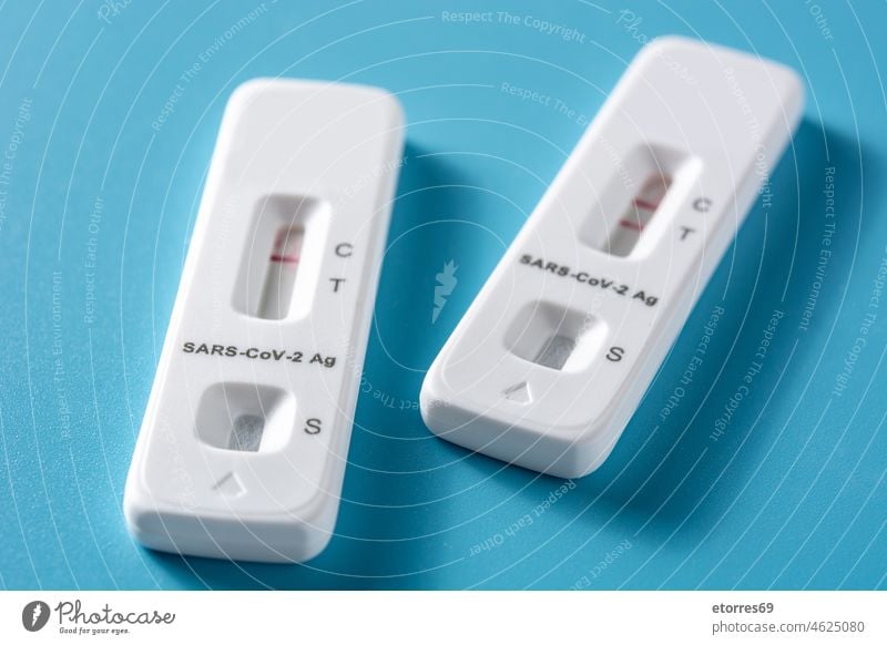 Covid-19-Antigen-Schnelltest blau Pflege Kontrolle Coronavirus Covid-Test covid-19 Diagnostik Krankheit Bewertung Prüfung schnell Gesundheit heimwärts im Juni