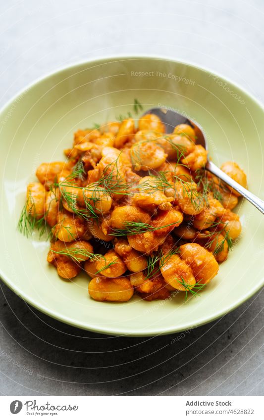 Leckere Giganten-Plaki in Schale Riesenplackerei Bohne gebacken Tomate traditionell Griechen Speise Küche kulinarisch authentisch lecker Tradition Lebensmittel