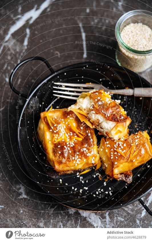 Süßes hausgemachtes Gebäck mit Sesam süß Dessert kulinarisch selbstgemacht Kalorie Leckerbissen Lebensmittel Gastronomie lecker Teller geschmackvoll Küche