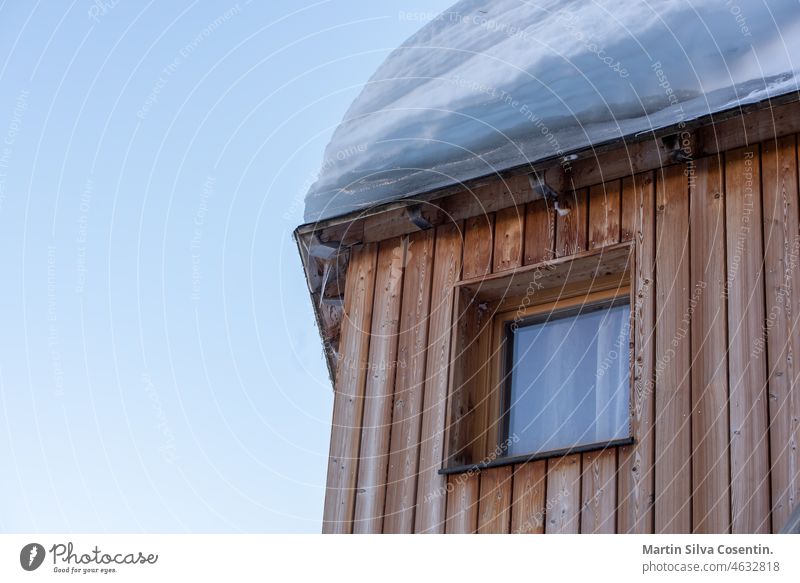 Rustikale Hütte in den Bergen der Pyrenäen im Inerno von 2022 alpin andora Andorra Architektur Kabine canillo kalt Europa Wald grandvalira Einsiedelei Hotel