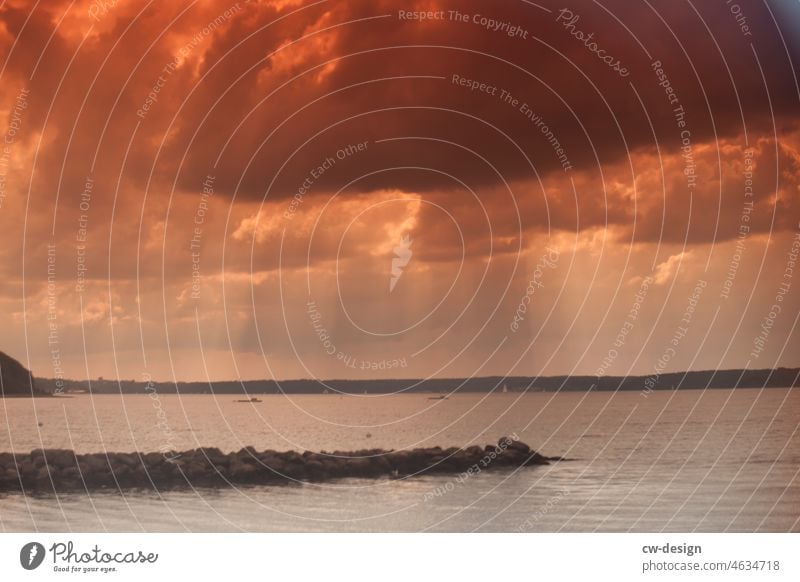 Flensburger Förde Wasser See Gewitter Wolken Regen Natur Landschaft Farbfoto Reflexion & Spiegelung Sturm Himmel Außenaufnahme Unwetter Wetter Gewitterwolken