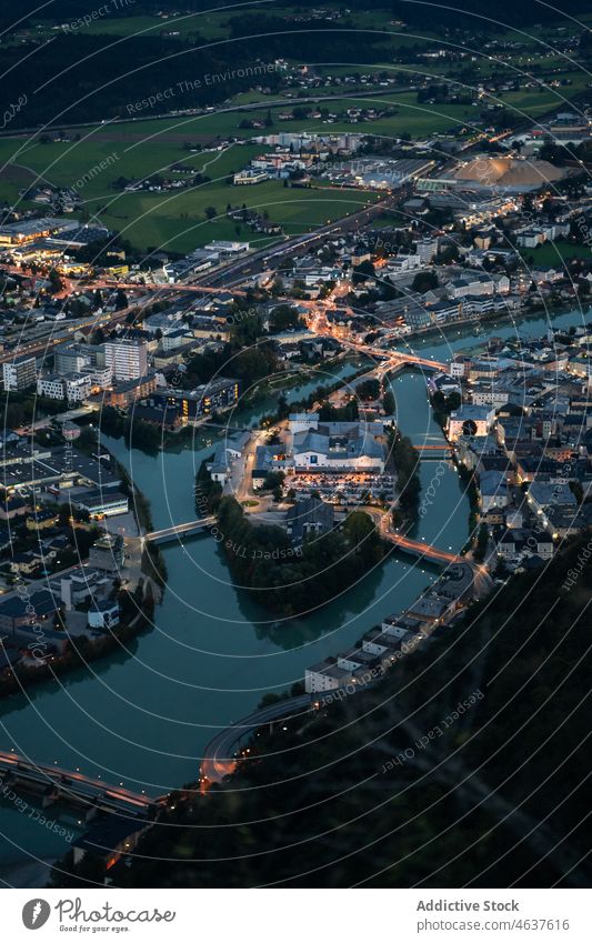 Stadt mit Kanälen und Wohngebäuden Großstadt Fluss Kanal Österreich Salzburg Revier Stadtbild Ufer Küste reisen Wasser wohnbedingt Gebäude Architektur Europa