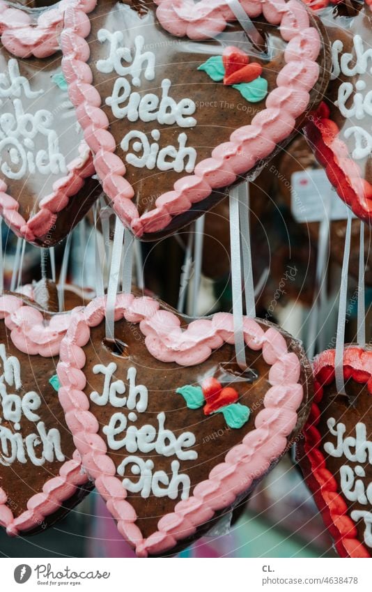 herzilein Herz Liebe Kitsch Kirmes Jahrmarkt Essen Süßwaren Lebkuchenherz lecker Süßigkeiten Verliebtheit süß Ernährung Lebkuchenherzen Zucker Nahaufnahme