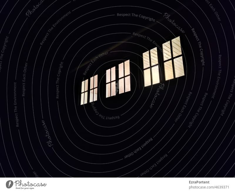 Licht im Dunkeln Fenster Beleuchtung Nacht Dunkelheit dunkel Abend leuchten Stimmung hell schwarz