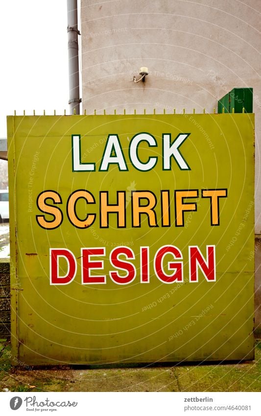 Lack, Schrift, Design lack schrift design werkstatt tür tor geöffnet service handwerk gestaltung Tür Eingang aufschrift werbung außenwerbung reklame typografie