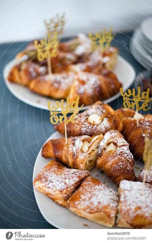 Gebäck mit Dekoration Essen süss Geburtstag Lebensmittel selbstgemacht Kuchen Bäckerei geschmackvoll Snack gebacken Küche Feinschmecker Dessert süß lecker essen