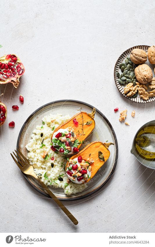 Reis mit gerösteten Kürbissen und Granatäpfeln Mahlzeit Granatapfel Gemüse Braten selbstgemacht Lebensmittel kulinarisch gesunde Ernährung geschmackvoll Tisch