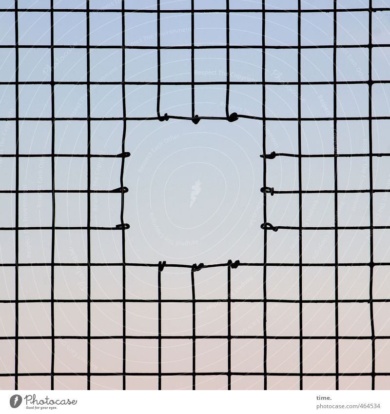 Utgang Himmel Gitter Gitternetz Loch Drahtgitter Metall Linie Netzwerk außergewöhnlich eckig einfach fest Kraft Enttäuschung Platzangst Erwartung Hoffnung