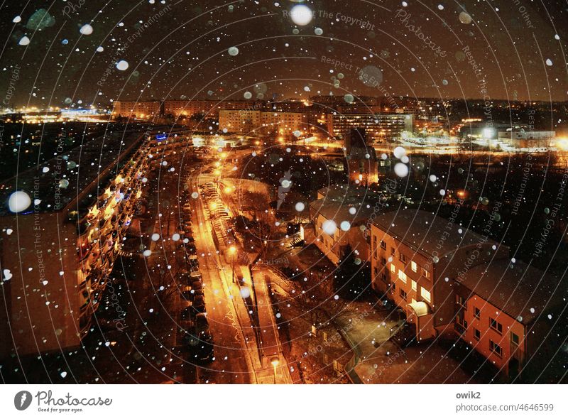 Punkt für Punkt Schneefall Winter Schneeflocke Blitzlichtaufnahme Panorama (Aussicht) Vogelperspektive Low Key Lichterscheinung Kunstlicht Nacht