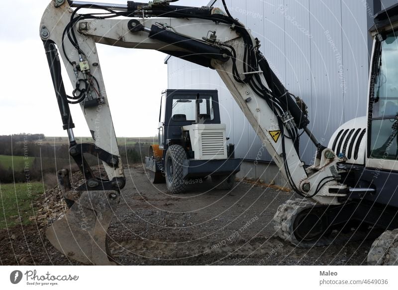 Straßenbaumaschinen stehen auf der Baustelle Arbeit Konstruktion Standort Gerät Industrie Sicherheit industriell Arbeiter Schutzhelm Hintergrund Ingenieur