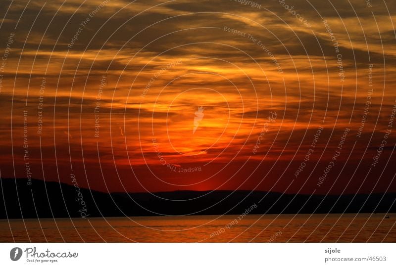 Sonnenuntergang rot gelb See Wolken Horizont Himmel orange Bodensee Abenddämmerung