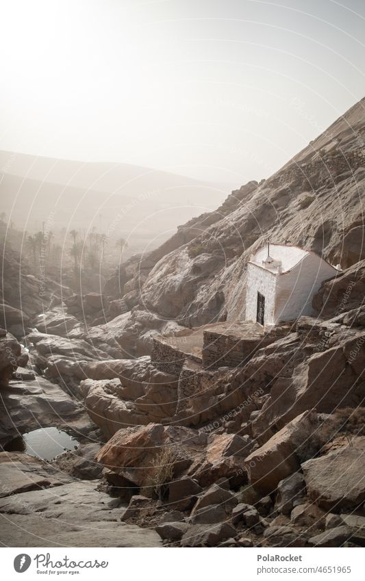 #A0# Berg-Kirche bergkirche Bergkapelle Abenteuer abenteuerlust Tal mystisch Mystik mystische Landschaft mystic mystical weiß Spanien Berge u. Gebirge Bergkette