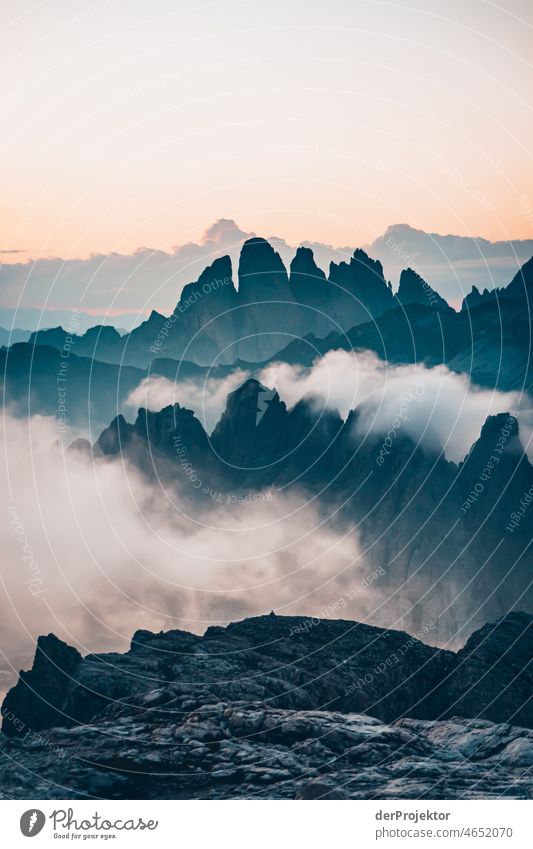 Sonnenuntergang am Grödner Joch in Südtirol Panorama (Aussicht) Zentralperspektive Starke Tiefenschärfe Silhouette Kontrast Lichterscheinung Sonnenstrahlen