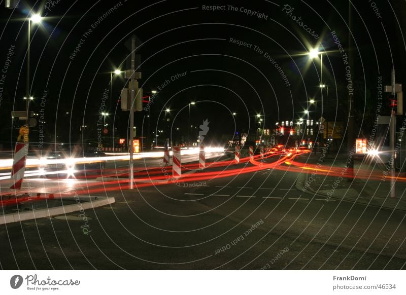 Nachtverkehr Verkehr Oldenburg Rücklicht Baustelle Laterne Ampel Langzeitbelichtung Außenaufnahme Stadt Straße Bewegung Mischung Scheinwerfer Stern (Symbol)