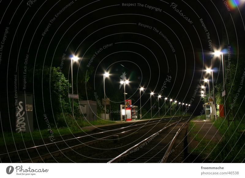 bahnhofsbeleuchtung Nacht Gleise Eisenbahn Station Bahnhof Beleuchtung rails railroad lights night train