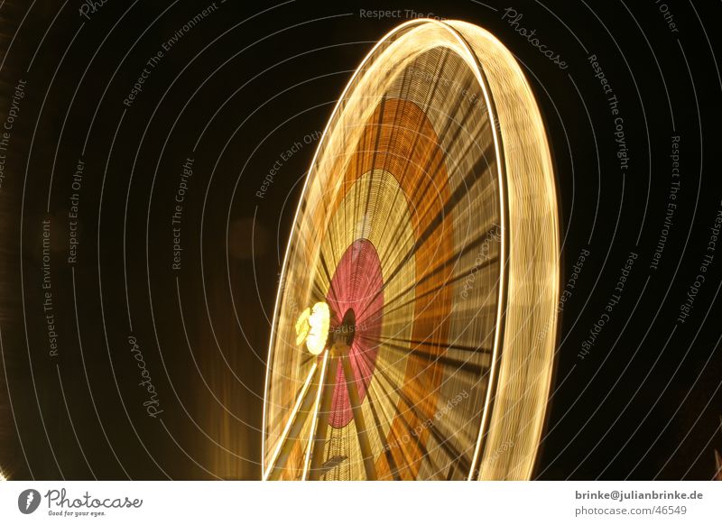 Gewinne, Gewinne, Gewinne Riesenrad Koloss Jahrmarkt Nacht Licht Muster Langzeitbelichtung bewegungslos Krefeld Fairness wonder wheel night light static dynamic