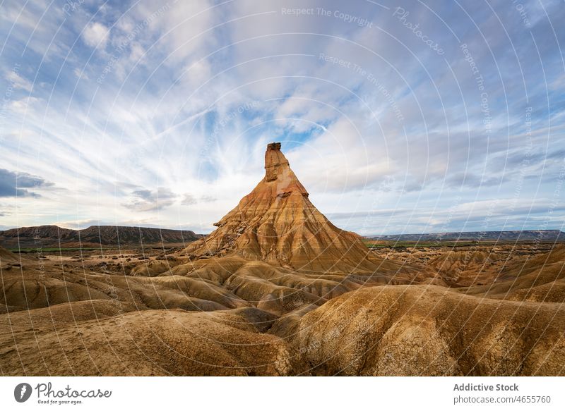 Beeindruckende Aussicht auf ein Wüstental mit Felsformationen wüst national Klippe Formation Natur Landschaft Felsen rau majestätisch felsig Gelände Navarra