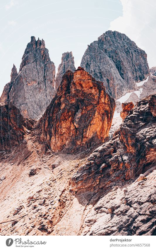 Sonne in den Dolomiten mit Blick auf die Berge I Naturerlebnis Tourismus Panorama (Aussicht) Sonnenaufgang Starke Tiefenschärfe Totale Sonnenstrahlen