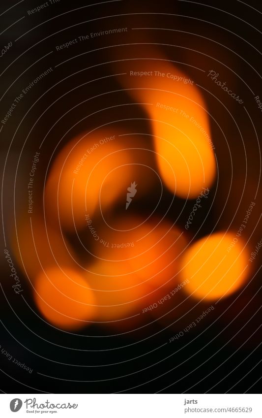 unscharfe Flammen Feuer Unschärfe heiß warm wärme Gemütlichkeit Kamin Kaminfeuer licht Wärme brennen Brand Holz Feuerstelle Glut Licht gefährlich gelb orange