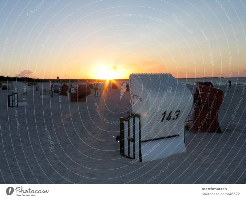 Urlaub Strandkorb Sonnenuntergang Stimmung Physik Meer Ferien & Urlaub & Reisen Erholung Vordergrund Horizont Ostsee Wärme Sand Wasser tief