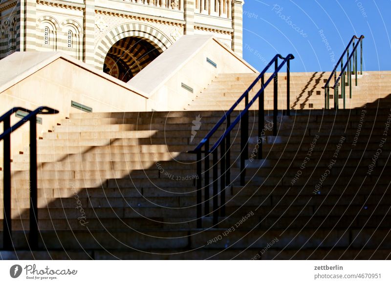 Marseille / Treppe zur Nouvelle Cathedrale De La Major alt altstadt architektur ferien frankreich historisch marseille mittelalter mittelmeer provence reise