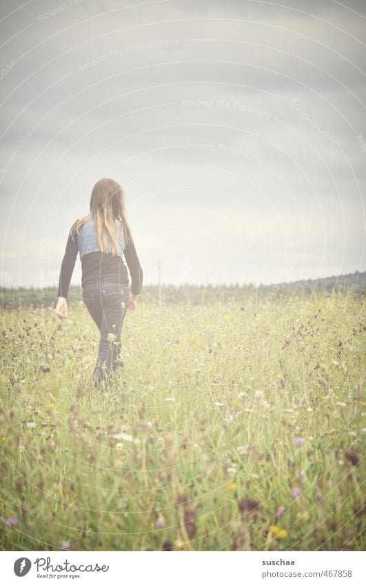 walk feminin Kind Mädchen Junge Frau Jugendliche Kindheit Kopf Haare & Frisuren Rücken Arme Gesäß 1 Mensch 8-13 Jahre Umwelt Natur Landschaft Pflanze Himmel