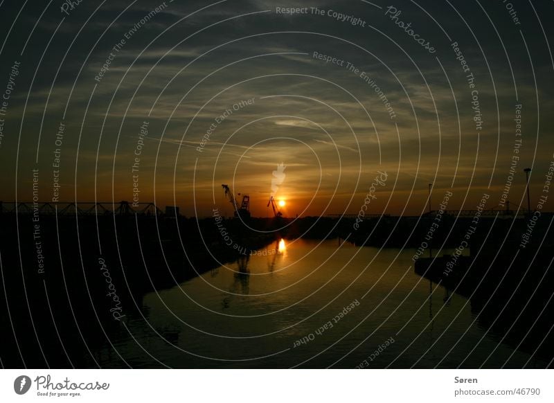 Hafenabend Dortmund Kran Wolken Gewässer Panorama (Aussicht) Reflexion & Spiegelung Abend Sonnenaufgang Morgen Sonnenuntergang zenith Wasser gut Idylle