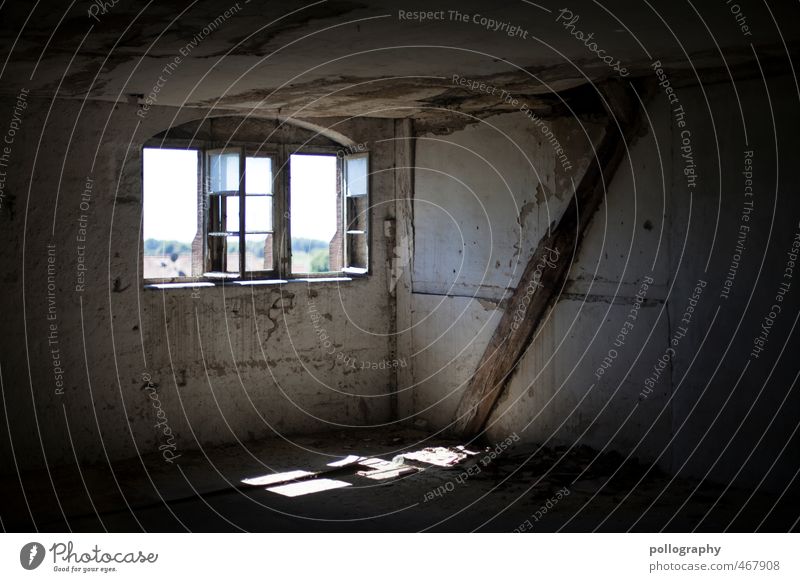 Tägliche Frischluftzufuhr Himmel Schönes Wetter Haus Ruine Gebäude Mauer Wand Fassade Fenster Erwartung Freiheit Aussicht Balken Innenarchitektur Raum Farbfoto