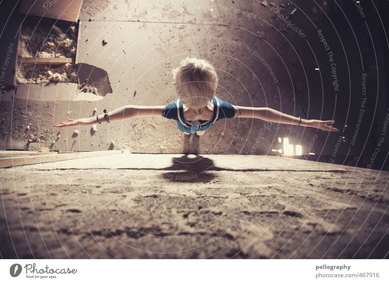 i just wanna fly Mensch feminin Junge Frau Jugendliche Erwachsene Leben Körper Arme 1 18-30 Jahre Sommer Schönes Wetter Industrieanlage Fabrik Ruine Mauer Wand