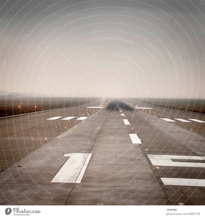 Abflug Ferien & Urlaub & Reisen Ferne Landschaft Gewitterwolken Horizont schlechtes Wetter Verkehr Verkehrsmittel Wege & Pfade Luftverkehr Landebahn Zeichen