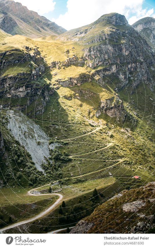 Strasse und Alpen Schweiz Straße grün Schweizer Alpen Berge u. Gebirge Glarus Spitzkehre