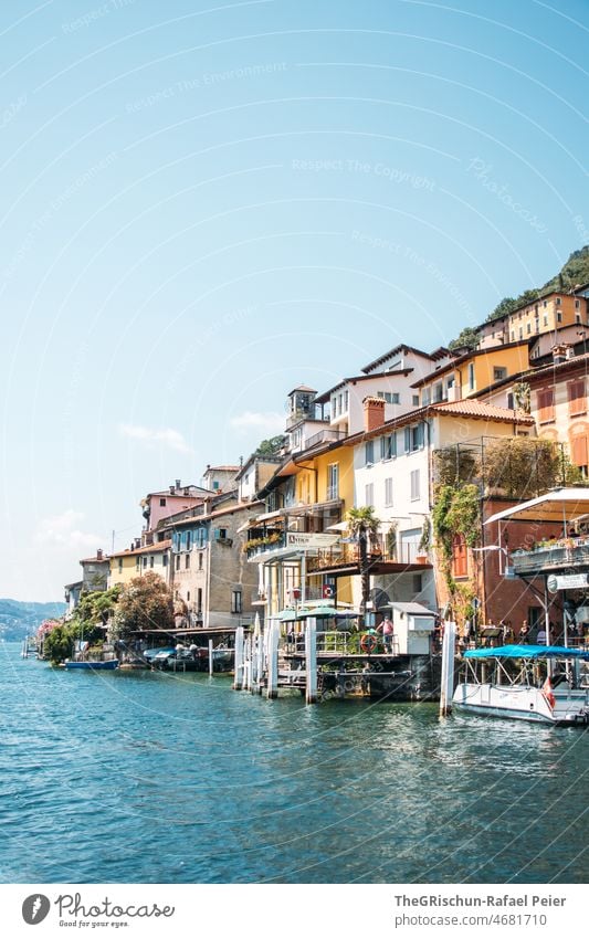 Dorf am Seeufer Tessin Luganer See Schweiz Häuser morcote Wasser Boot romantisch Schönes Wetter