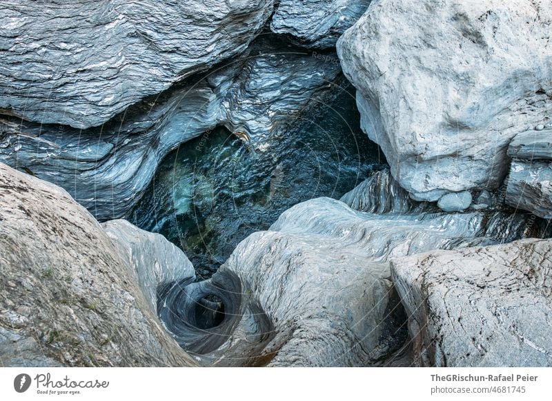 Gletschermühle Wasser Steine gestein Felsen Bach Landschaft