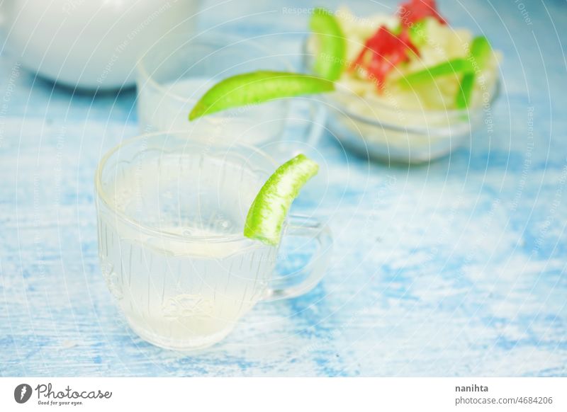 Getrocknete Früchte und getrocknete Aloe vera mit kaltem Soda Aloe Vera Trockenfrüchte süß Lebensmittel Gesundheit trinken Wasser frisch Frische geschmackvoll