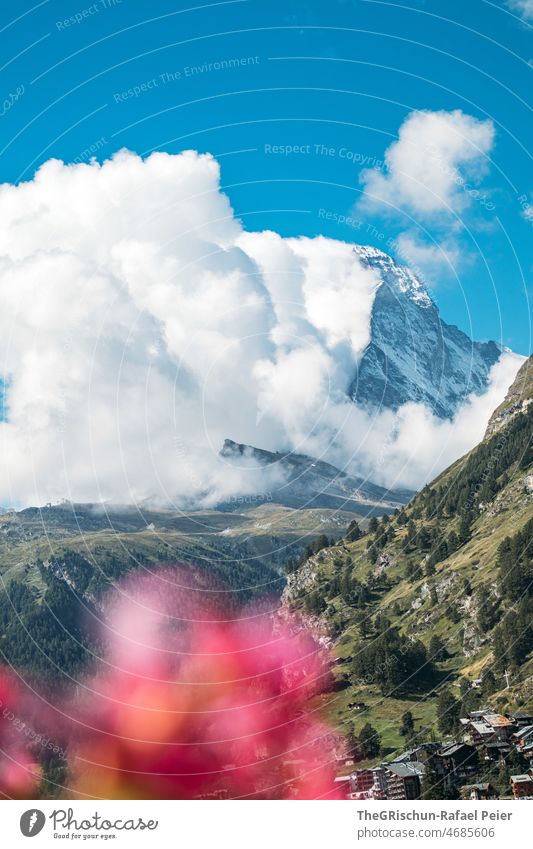 Matterhorn in Wolken Zermatt Berge u. Gebirge Schweiz Tourismus Dorf Schnee majestätisch Gipfel Kanton Wallis Landschaft Wahrzeichen Felsen Abendstimmung