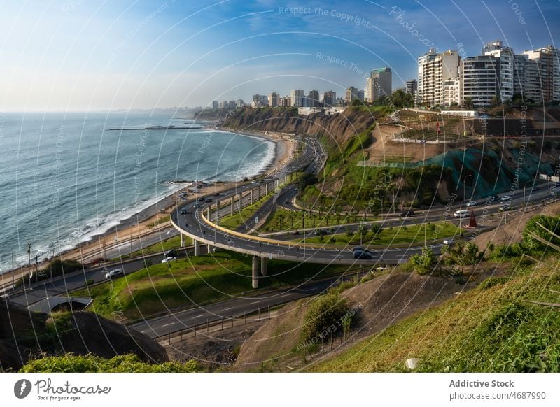 Wasserfront mit Straßen und Gebäuden Hafengebiet MEER Strandpromenade Großstadt Brücke Küstenstreifen Seeküste PKW Fahrzeug Verkehr Malecon Lima Peru