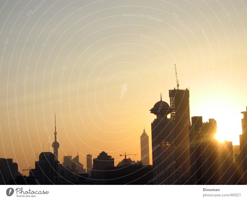 Sonnenaufgang in Shanghai Dämmerung China Hochhaus Jin-Mao-Gebäude Pu Dong gelb Himmel orange