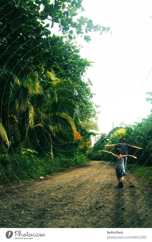 wanderlust | und dabei ein bisschen fliegen cahuita Karibik Ferien & Urlaub & Reisen gemeinsam Zusammensein Farbfoto Eltern Kind Vertrauen Abenteuer besonders