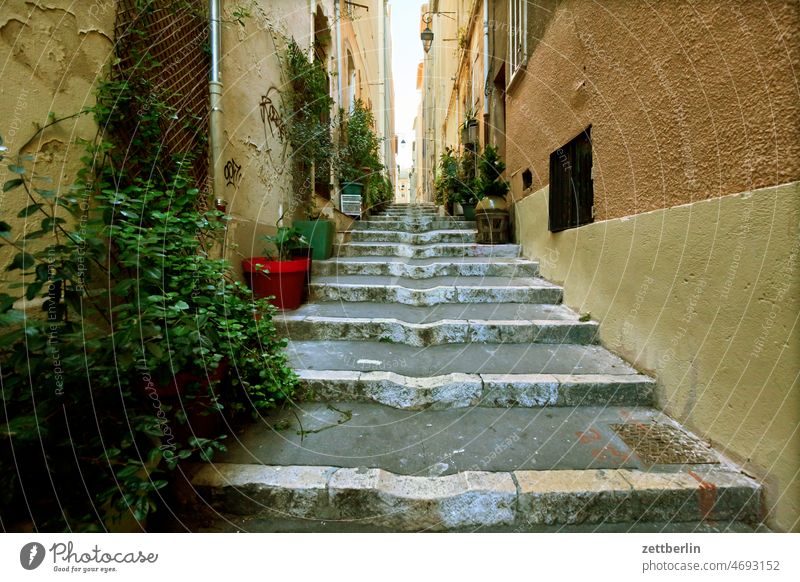 Marseille / Straße im Panier alt altstadt architektur ferien frankreich historisch innenstadt kiez la panier marseille mittelalter mittelmeer mittelpunkt