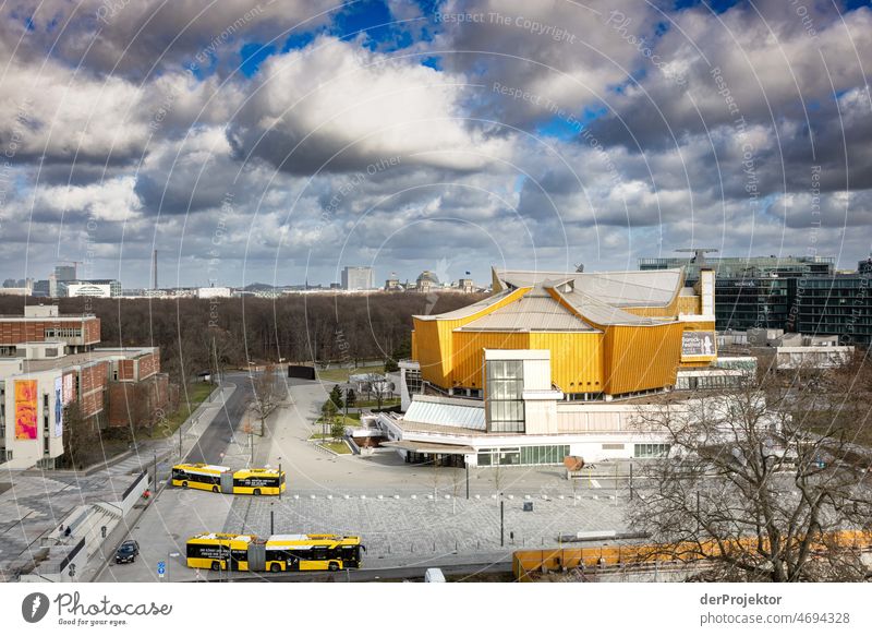 Philharmonie Berlin in Sonnenlicht des Winters in Berlin Berlin Zentrum Ferien & Urlaub & Reisen Schönes Wetter Tourismus Städtereise Freiheit Sightseeing