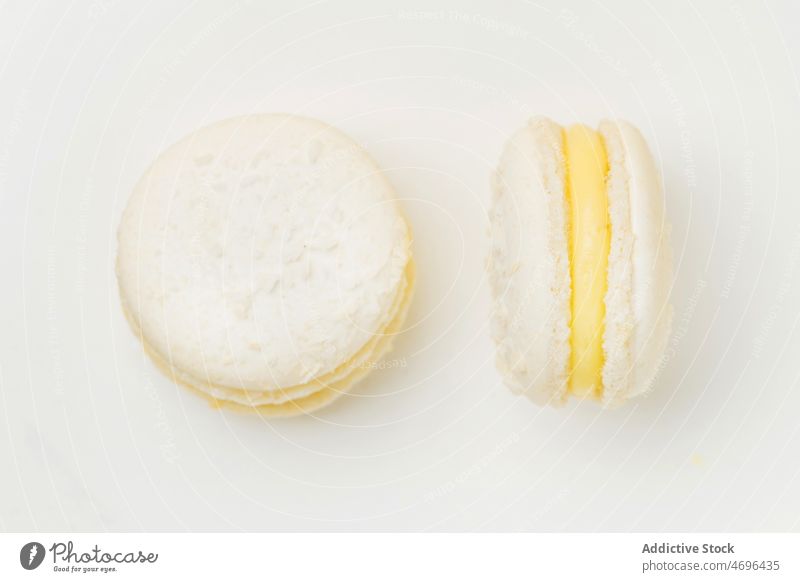 Vanillemakronen mit Füllung auf dem Tisch Macaron Dessert süß Konfekt Konditorei schwelgen Leckerbissen Lebensmittel Geschmack frisch geschmackvoll lecker