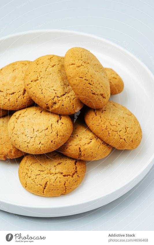 Süßes Gebäck auf einem Teller serviert Keks Dessert süß Konfekt Konditorei Geschmack Leckerbissen Kalorie Lebensmittel frisch geschmackvoll lecker appetitlich